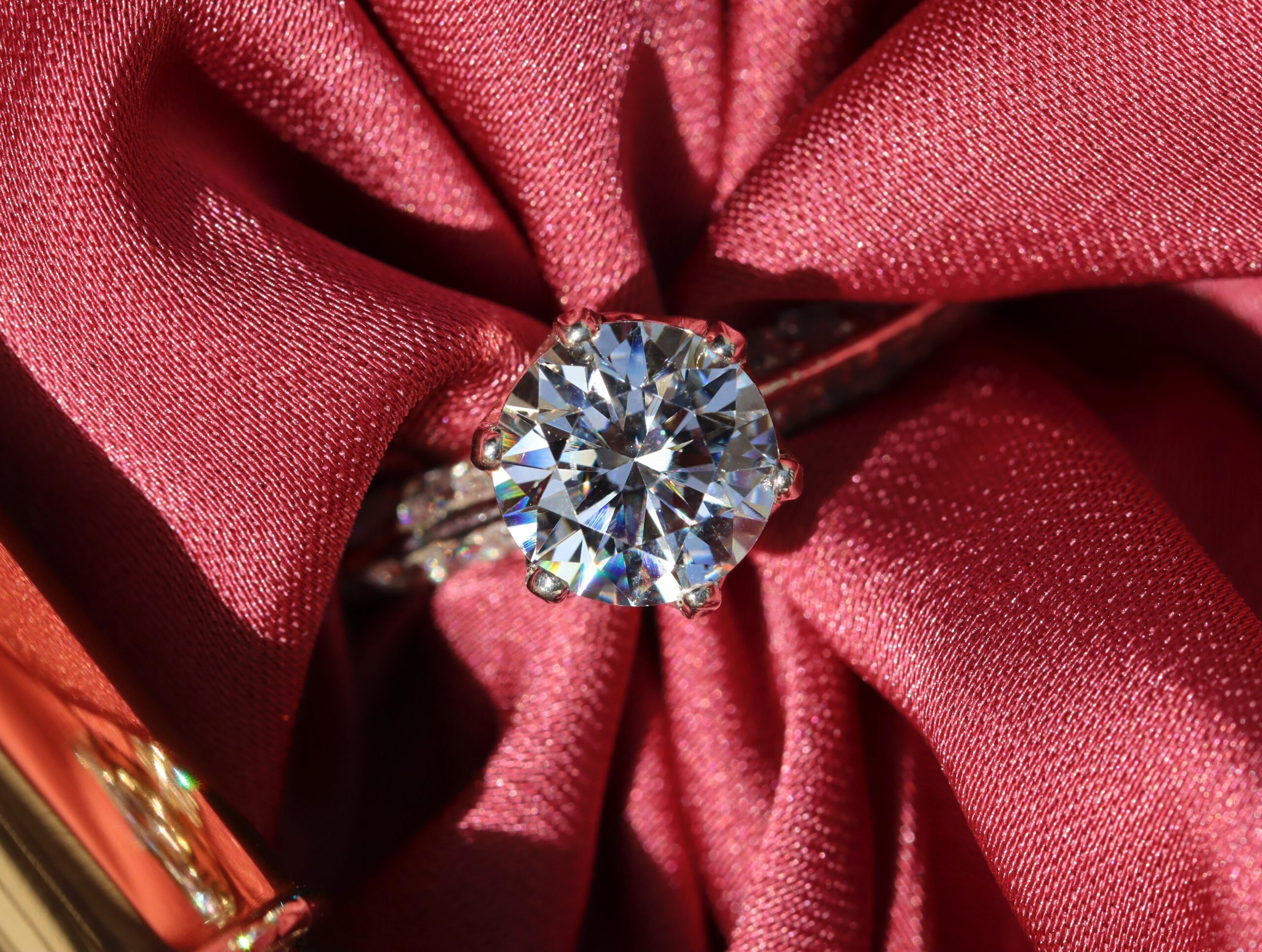Classic lab-grown diamond solitaire engagement ring in 14k gold with prong setting, round cut diamond
