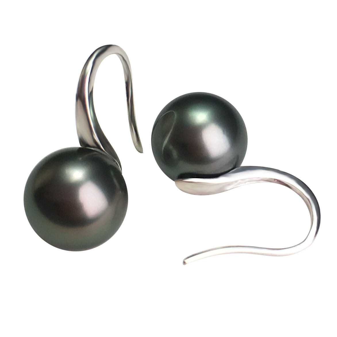 Classic 18K gold pearl stud earrings with lustrous white pearl detail