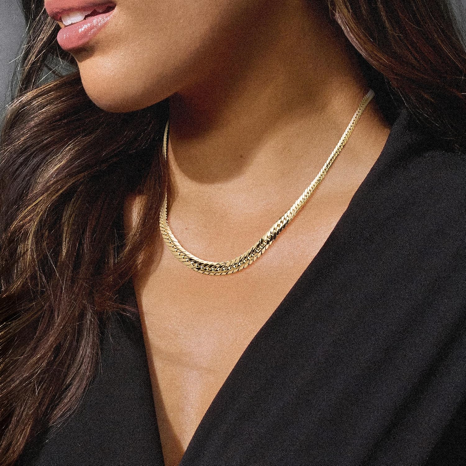 18kt yellow gold graduated Cuban-link necklace with polished finish