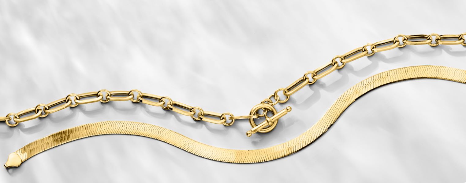 18kt yellow gold graduated Cuban-link necklace with polished finish
